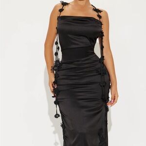 Elegant Black Evening Gown with Floral Accents